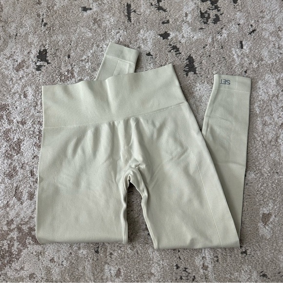 Set Active Leggings Size Medium - Beige - Picture 1 of 4